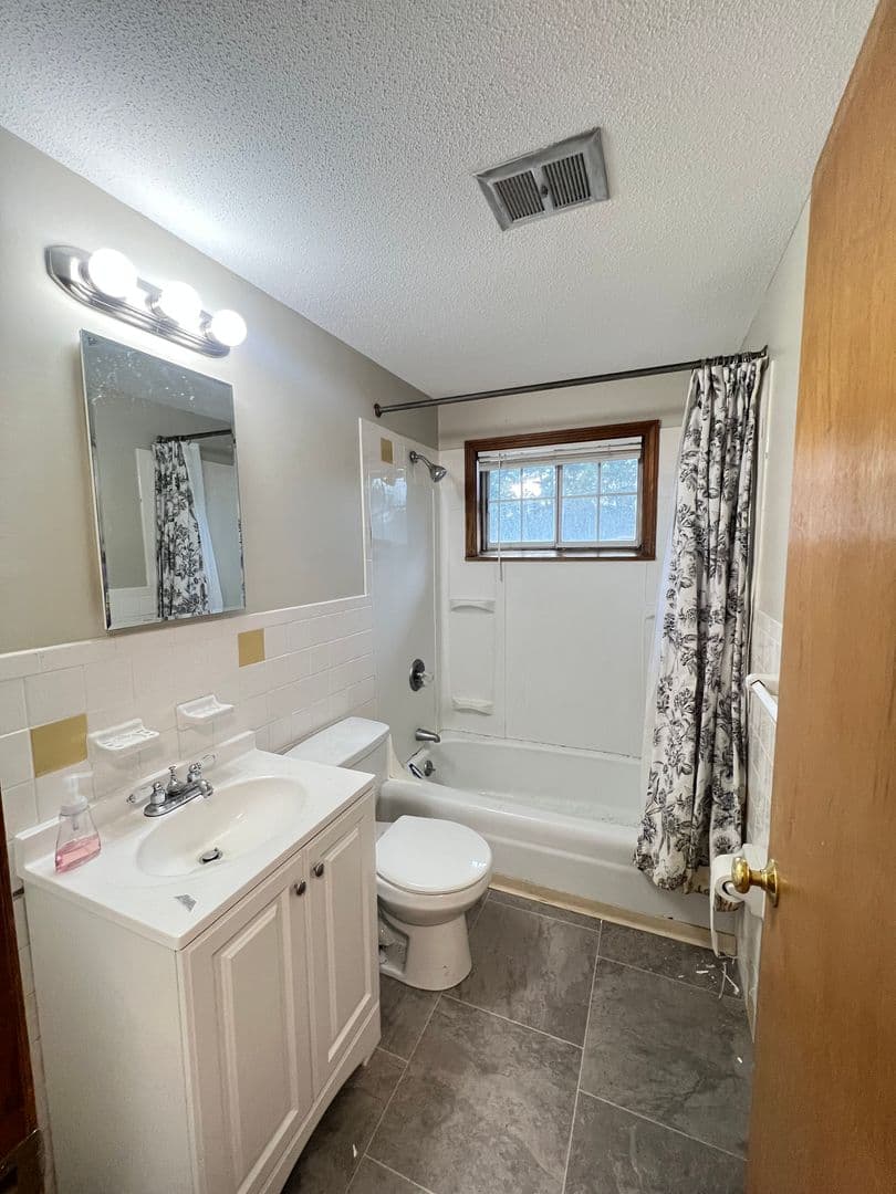 Ayer Apartment: 104.5 Washington Street
