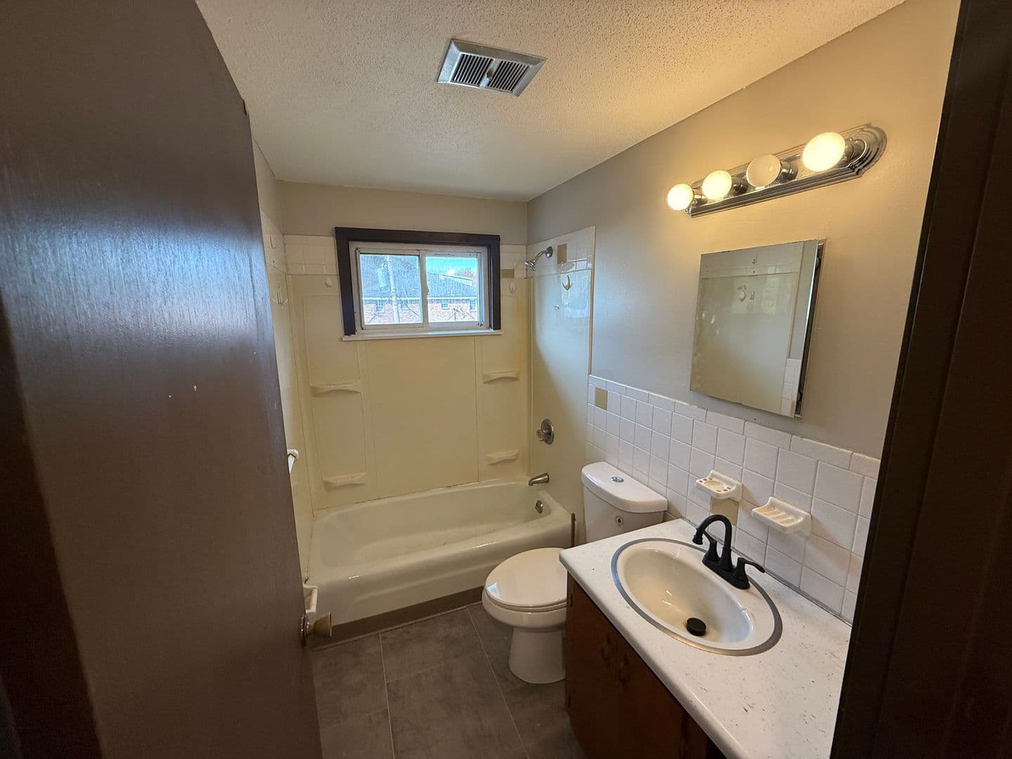 Ayer Apartment: 104.5 Washington Street