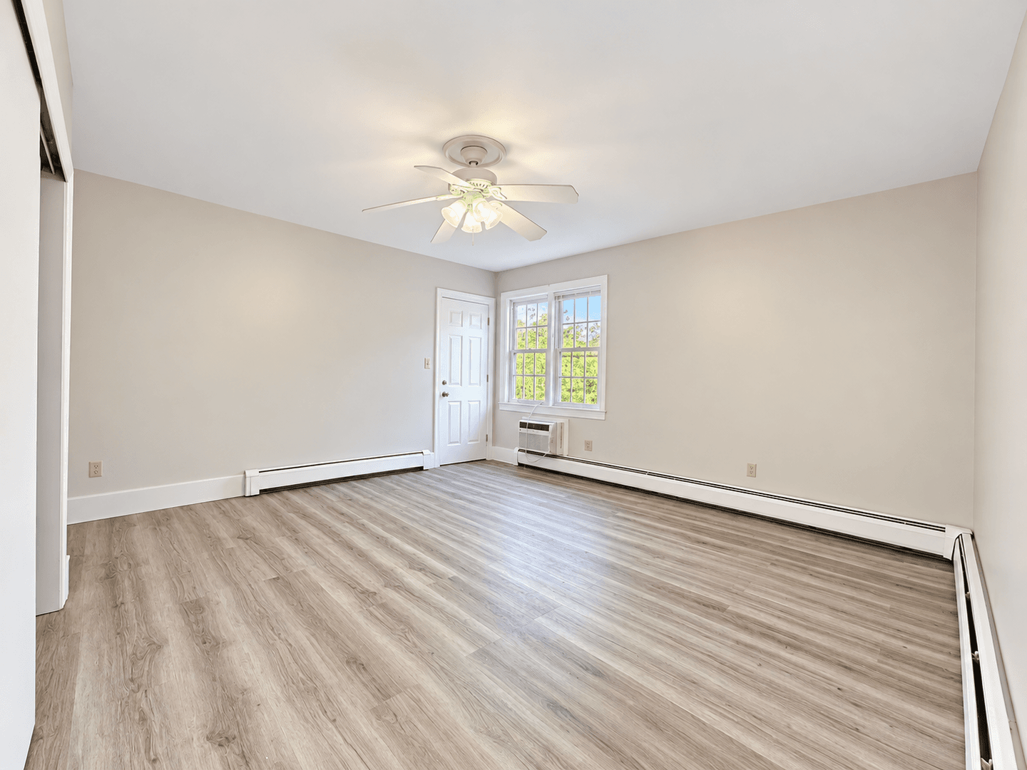 Lowell Apartment: 388 E Merrimac St