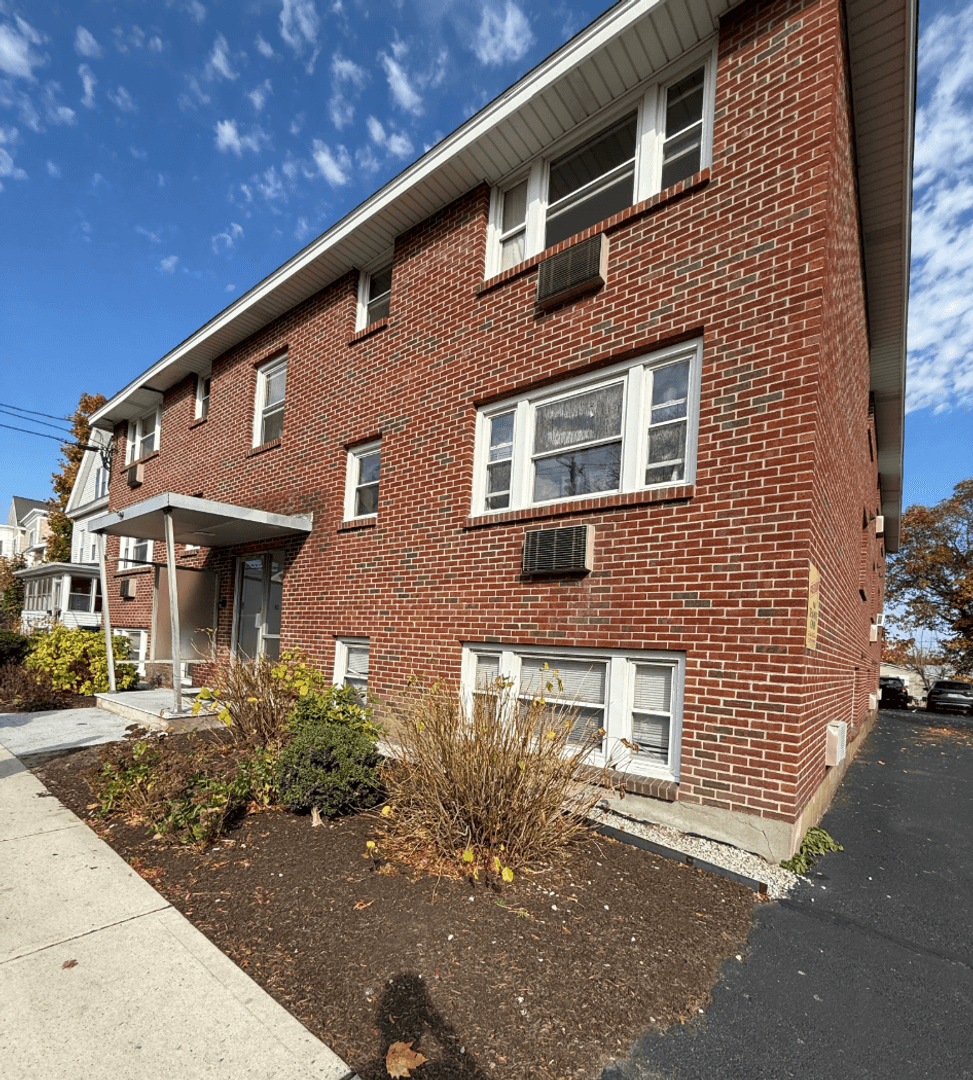 Marlborough Apartment: 83 Pleasant Street