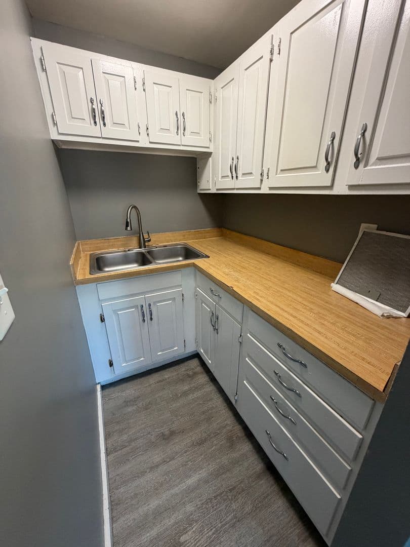 Lawrence Apartment: 9-15 Riverview Place