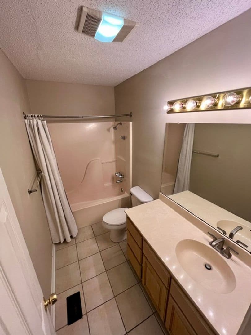 Biloxi House: 1496 Beach Blvd