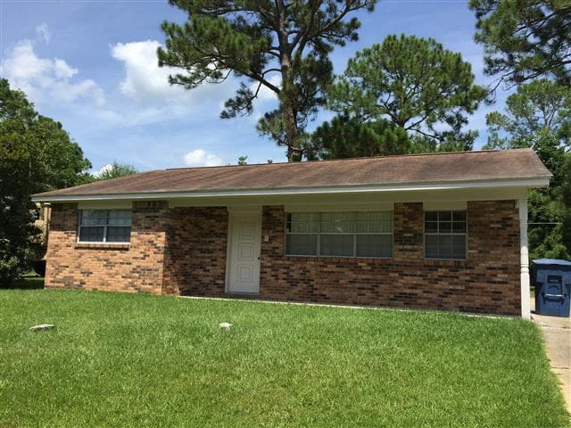 Ocean Springs House: 6564 Columbus Circle