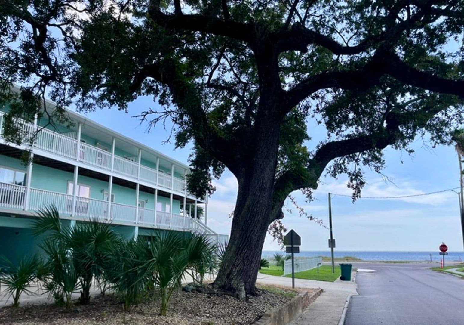 Biloxi Townhome: 1496 Beach Blvd