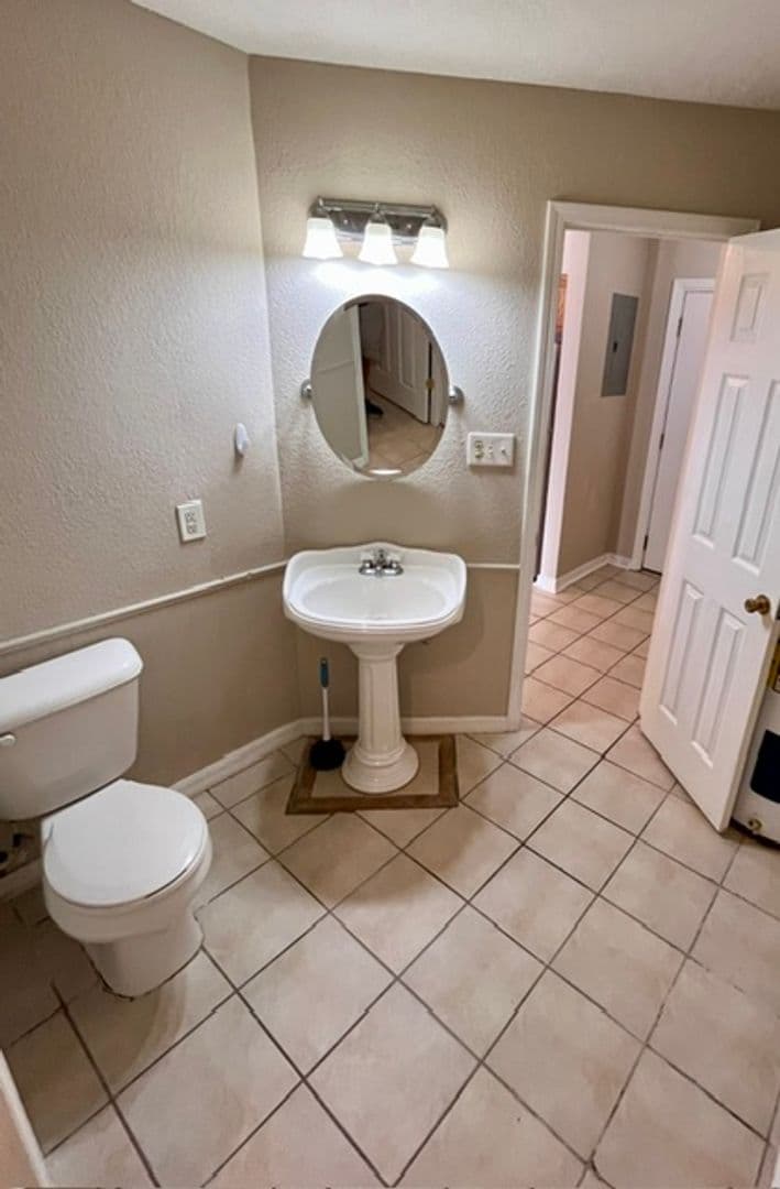 Biloxi House: 1496 Beach Blvd