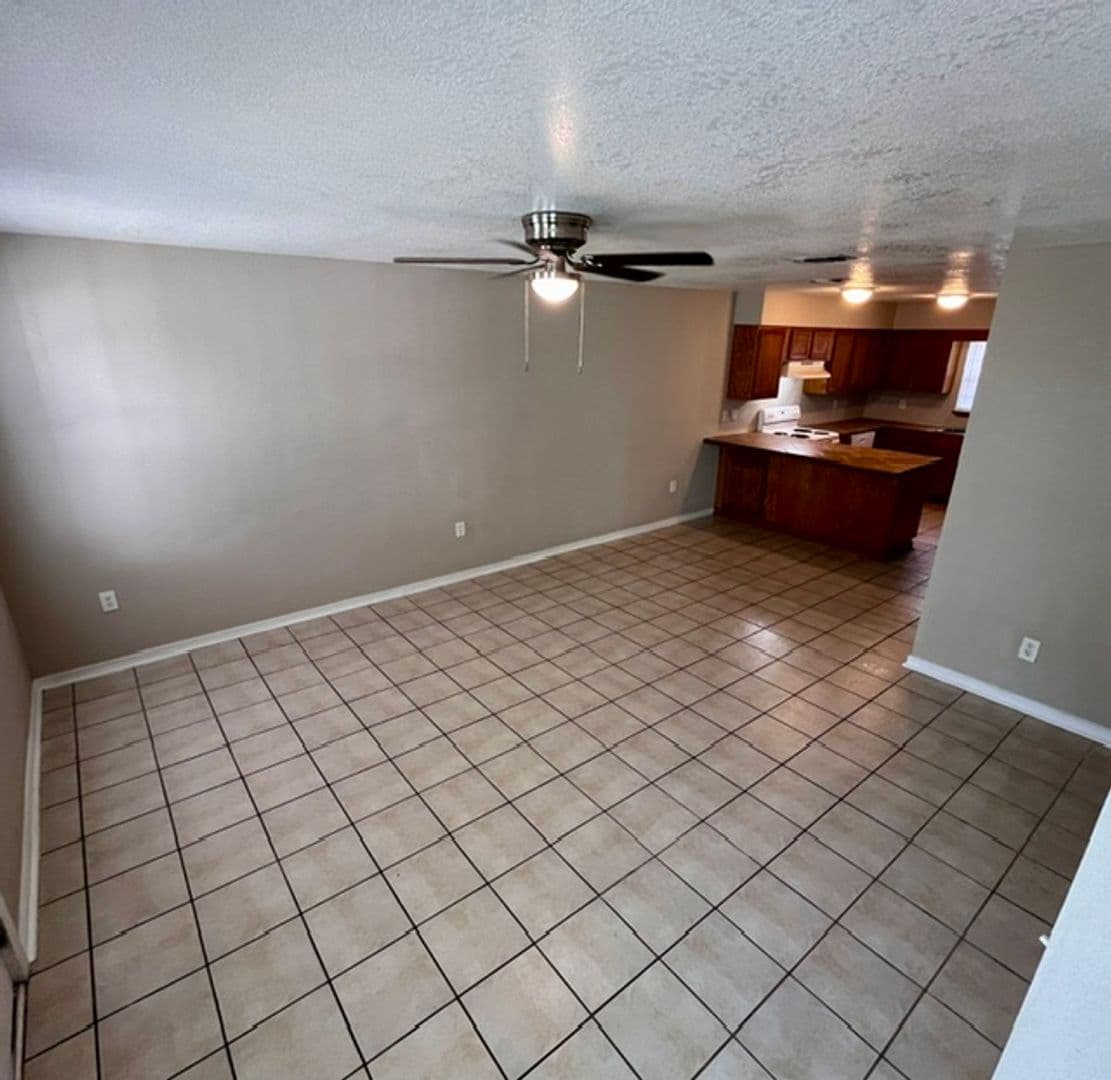 Biloxi House: 1496 Beach Blvd