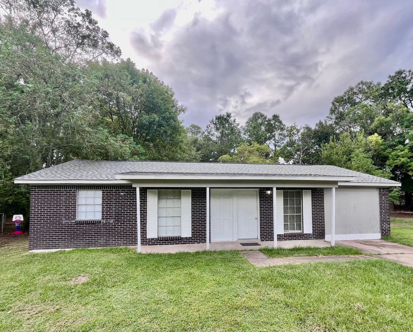 Gautier House: 2437 Linwood Drive