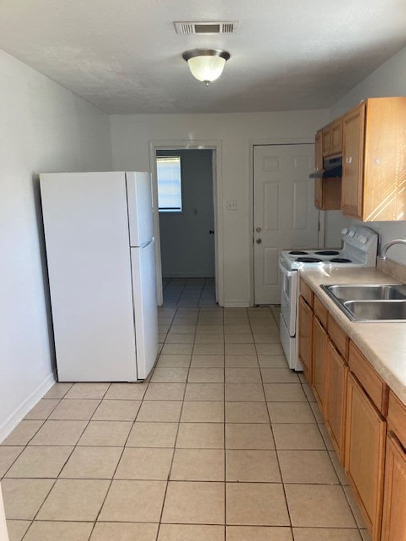 Ocean Springs House: 6564 Columbus Circle