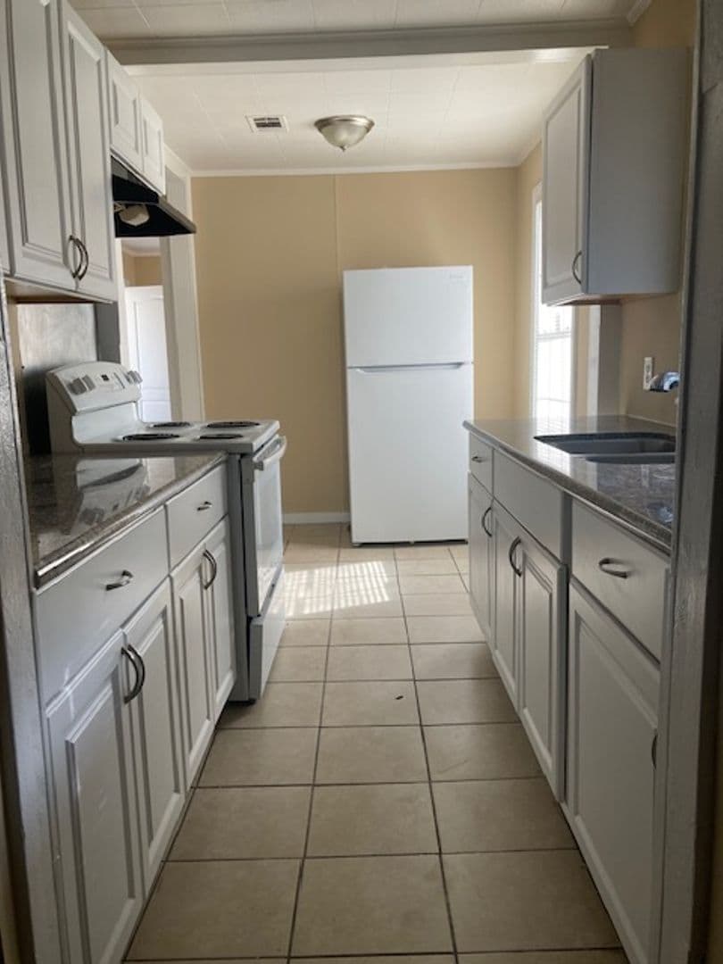 Biloxi House: 335 Rodenberg Ave