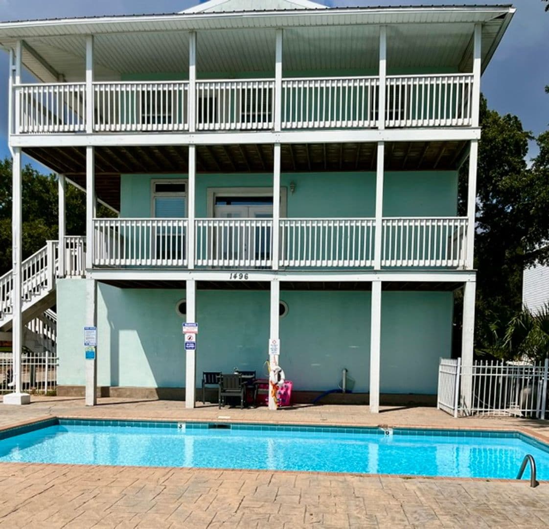 Biloxi Townhome: 1496 Beach Blvd
