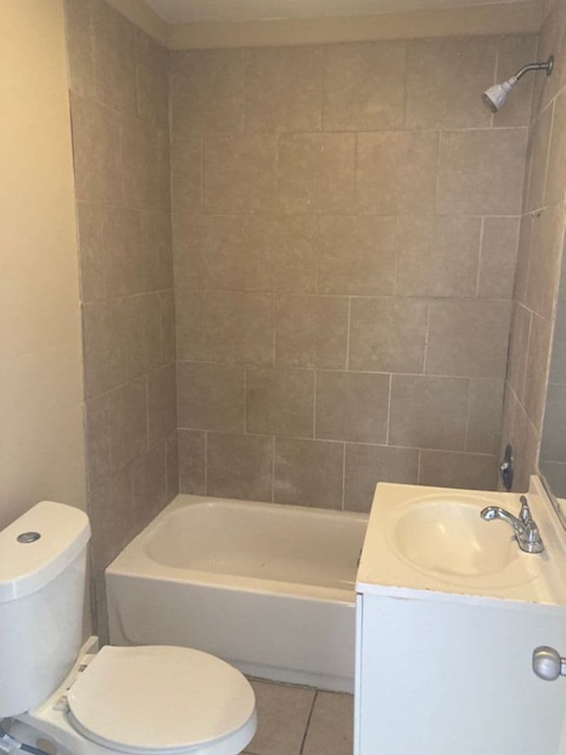 Biloxi House: 335 Rodenberg Ave