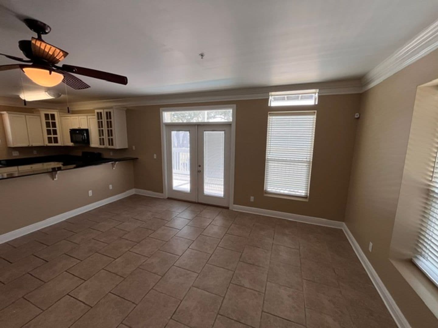Biloxi Townhome: 1496 Beach Blvd