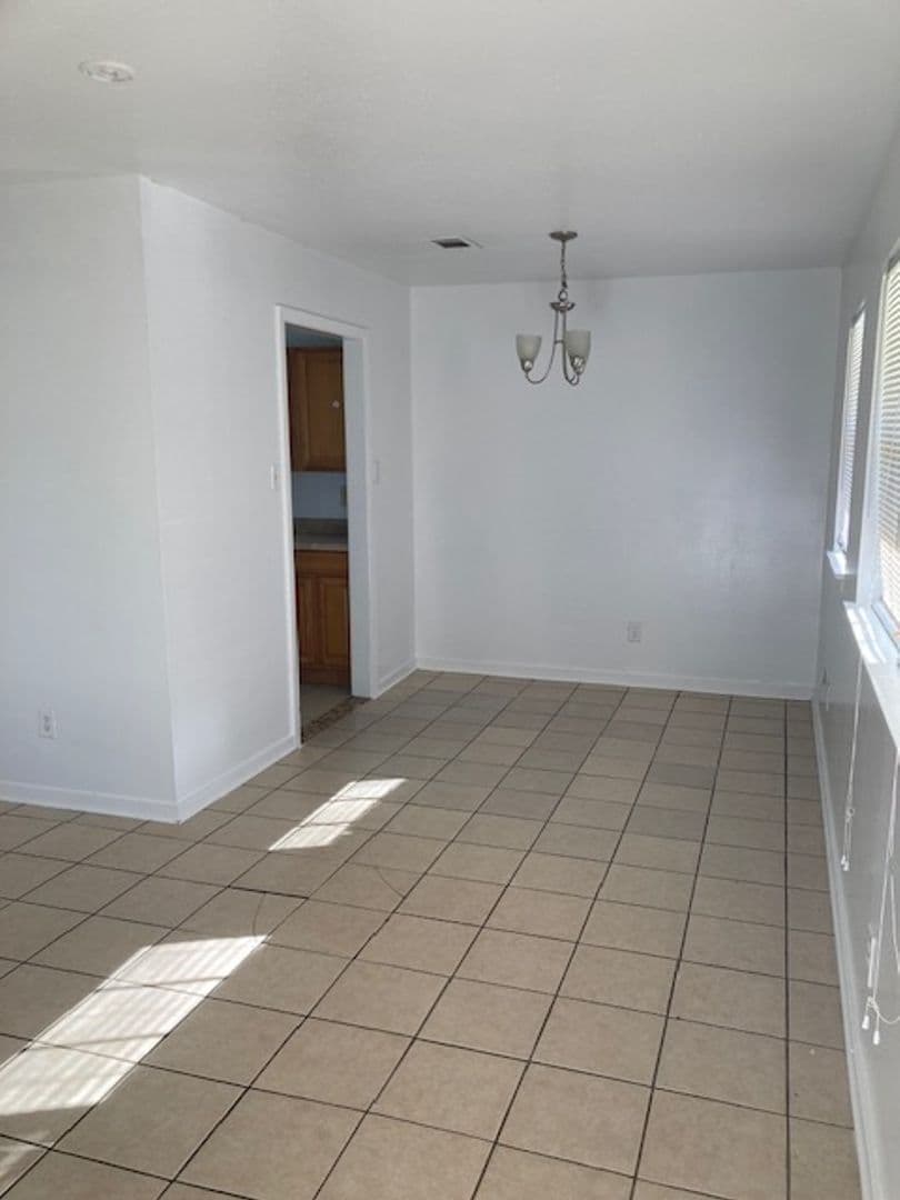 Ocean Springs House: 6564 Columbus Circle