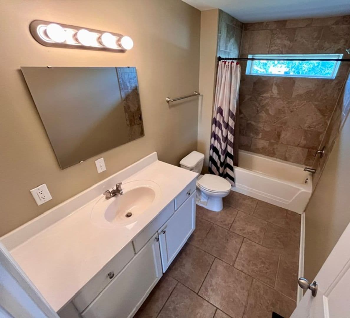Biloxi House: 1496 Beach Blvd