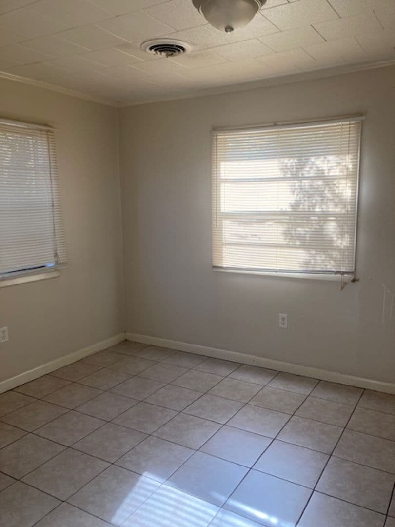 Long Beach House: 333 Park Row Ave