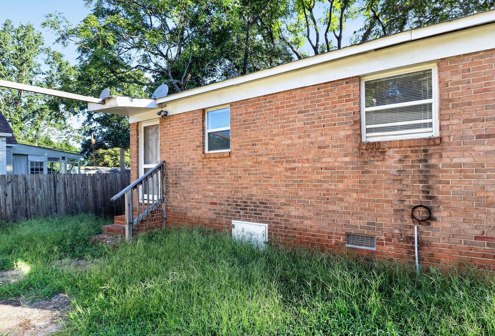 Charlotte House: 2414 Wilson Avenue