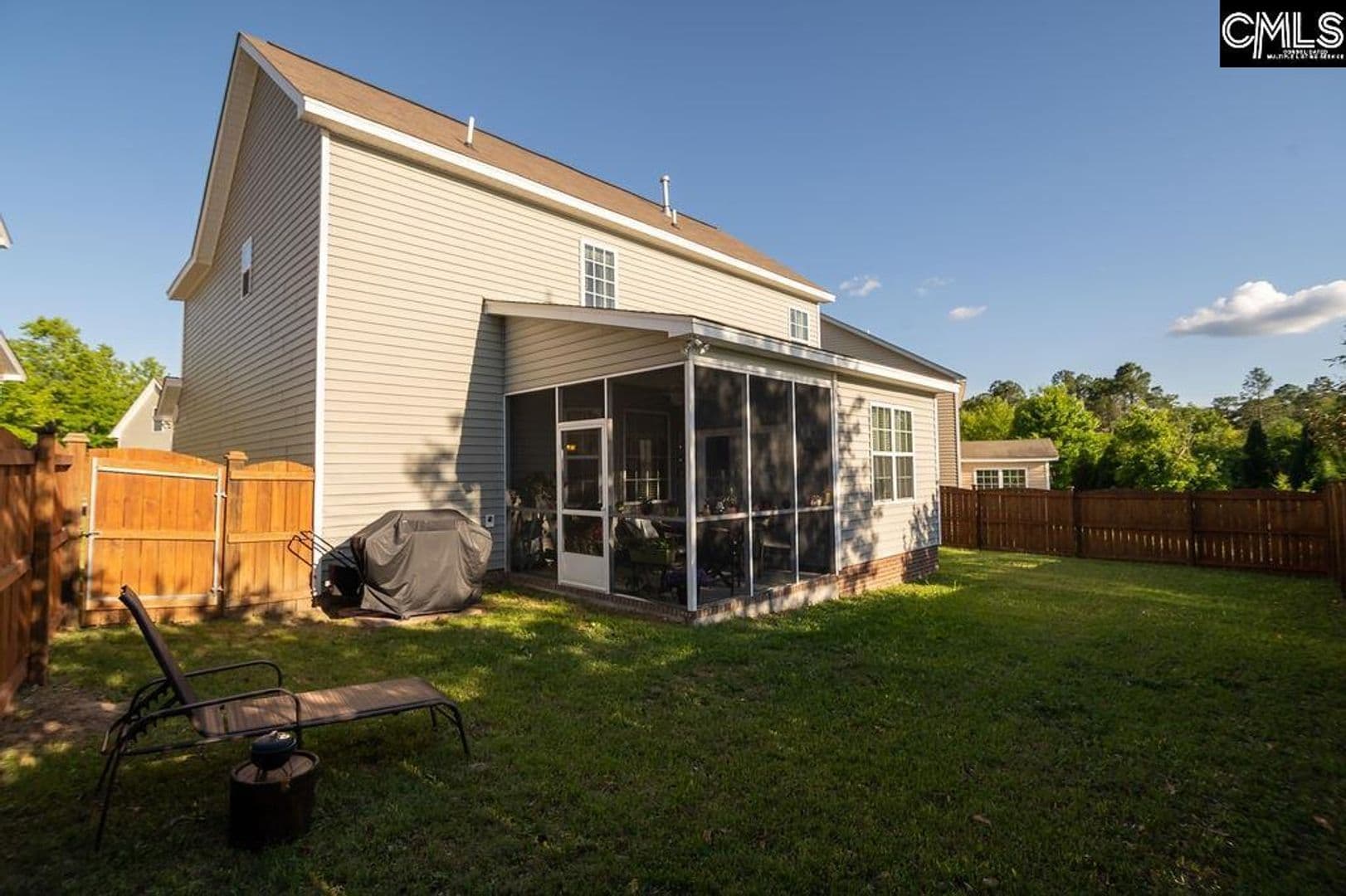 Columbia House: 408 Abe Circle