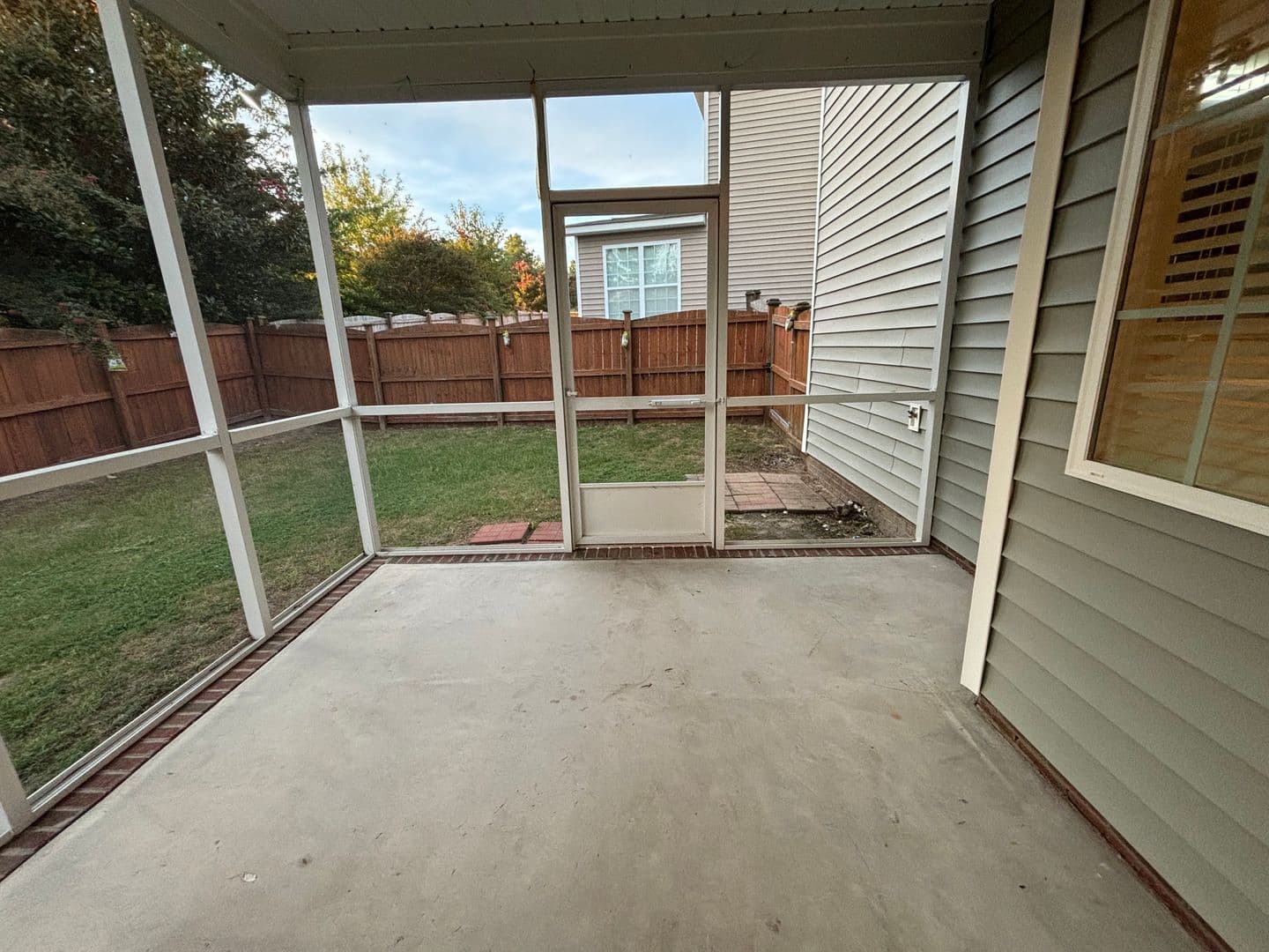 Columbia House: 408 Abe Circle