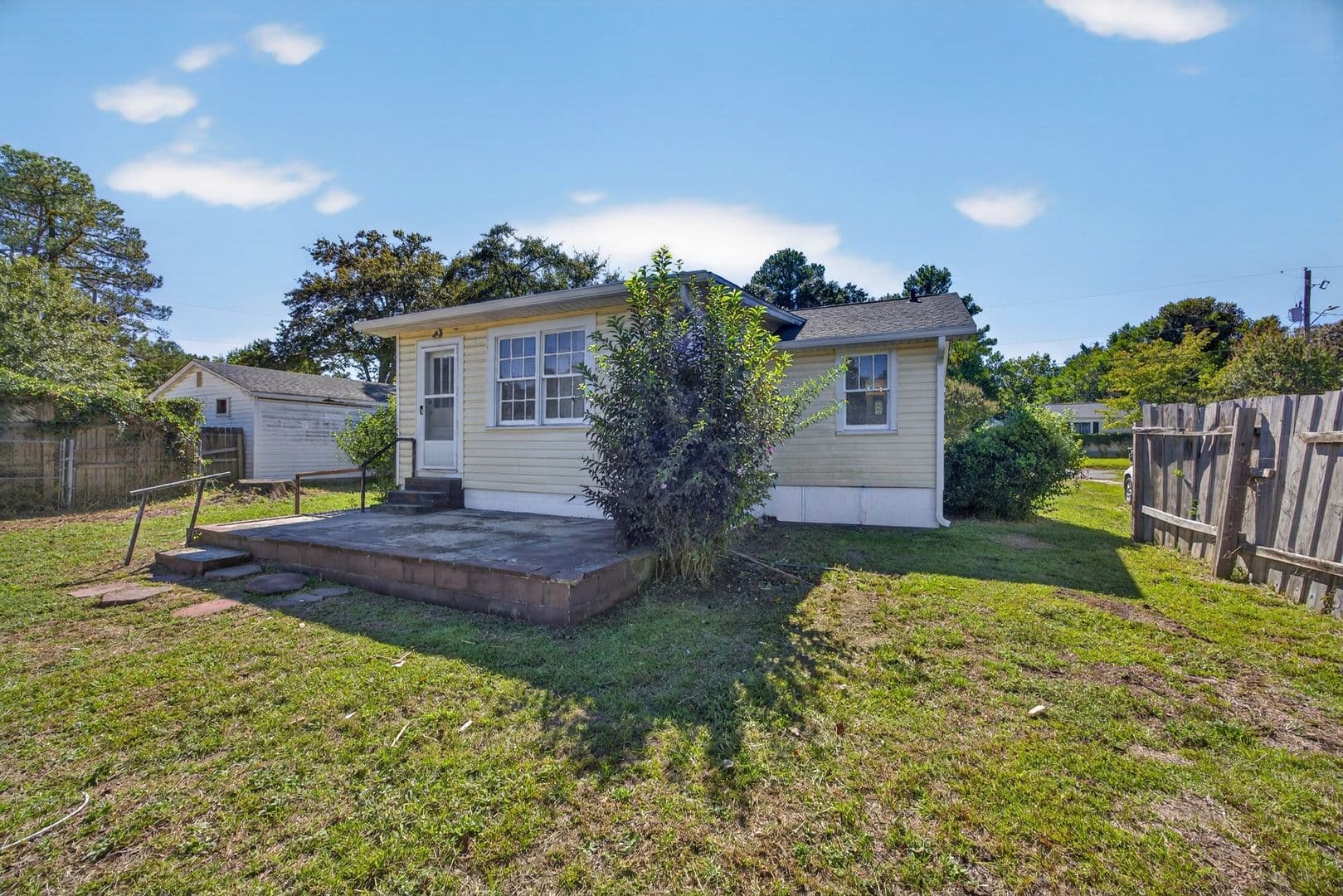 West Columbia House: 410 Graham Street