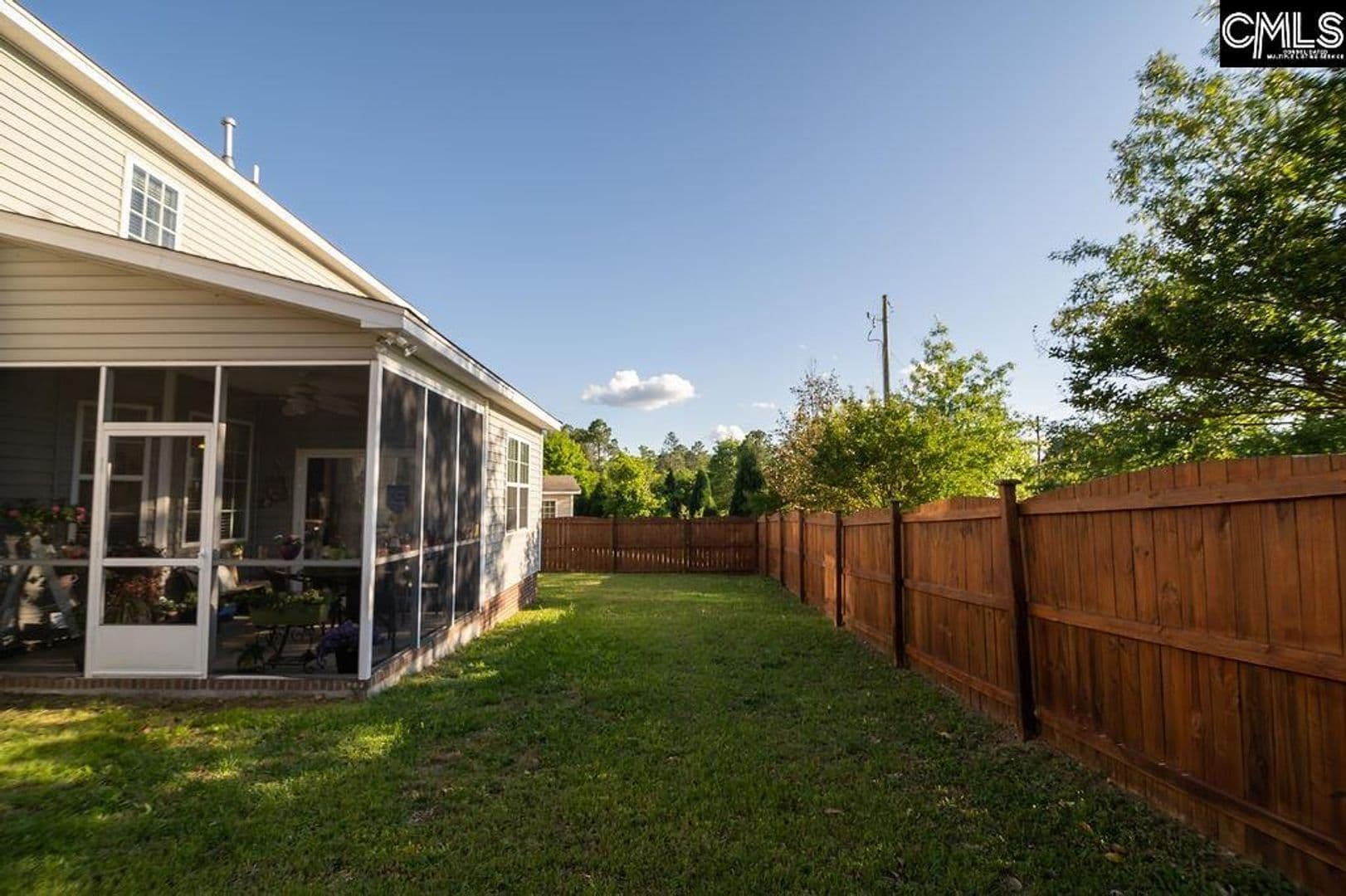 Columbia House: 408 Abe Circle