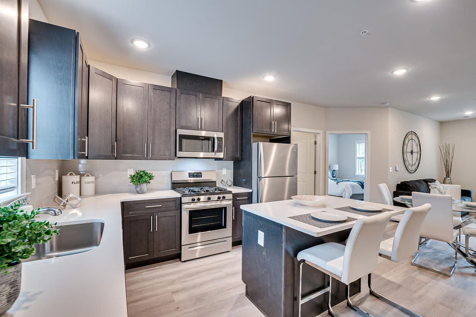 Edison Apartment: 463 Old Post Road