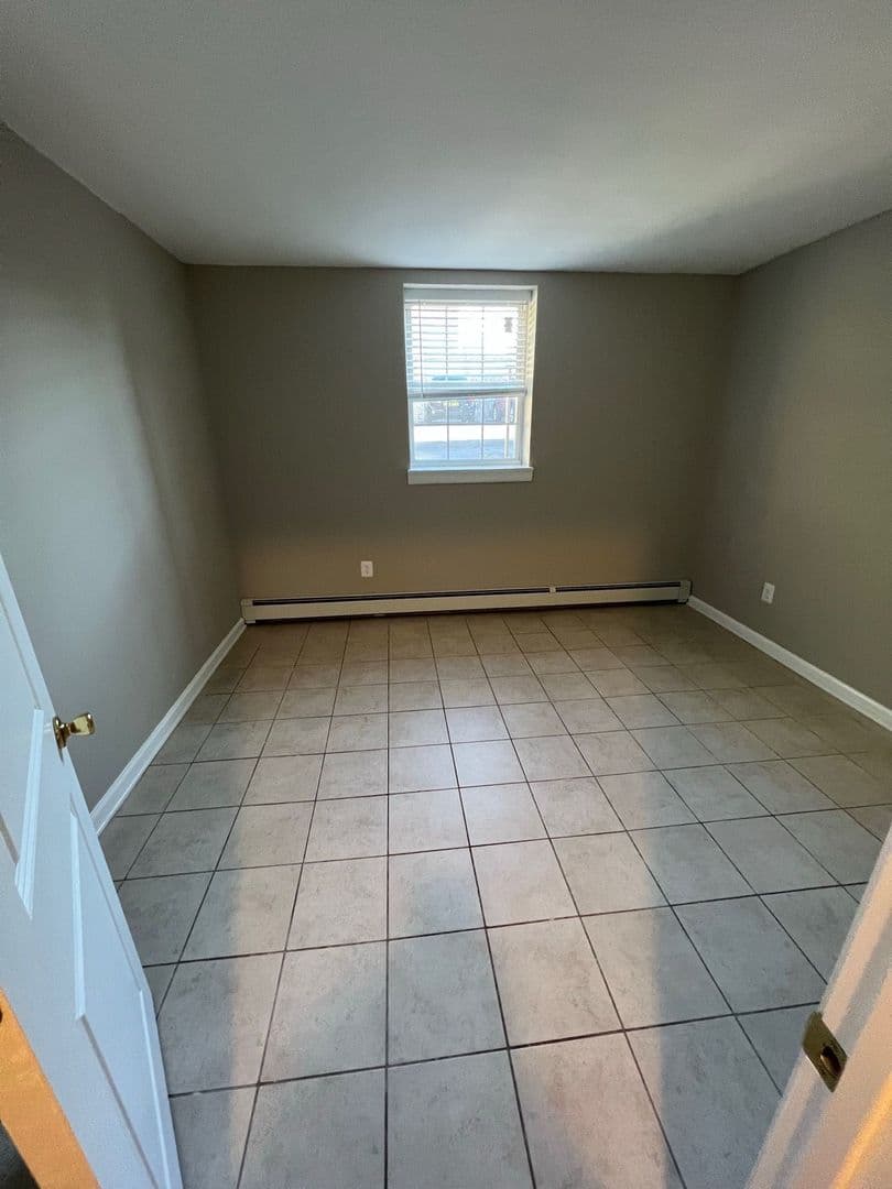 Edison Apartment: 303 Plainfield Ave