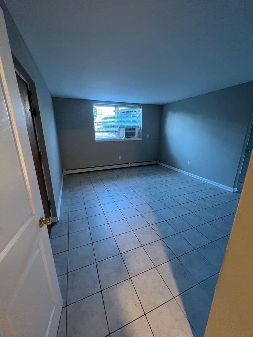Edison Apartment: 303 Plainfield Ave