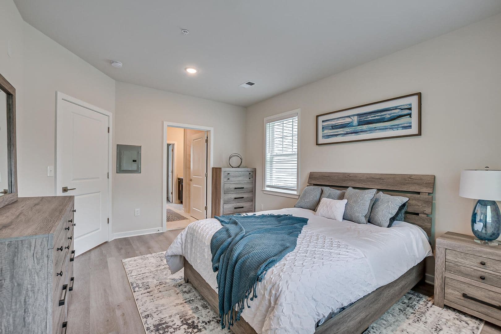 Edison Apartment: 463 Old Post Road