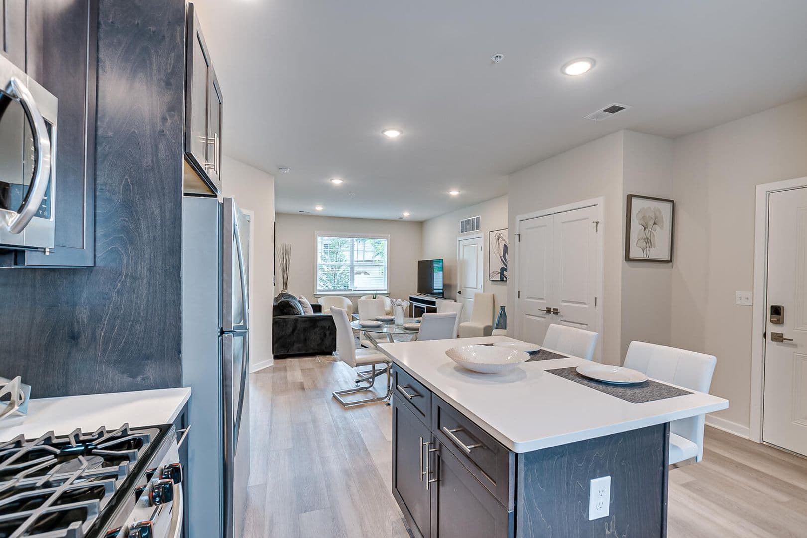 Edison Apartment: 463 Old Post Road