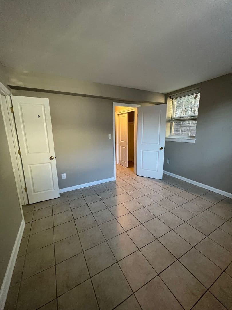 Edison Apartment: 303 Plainfield Ave
