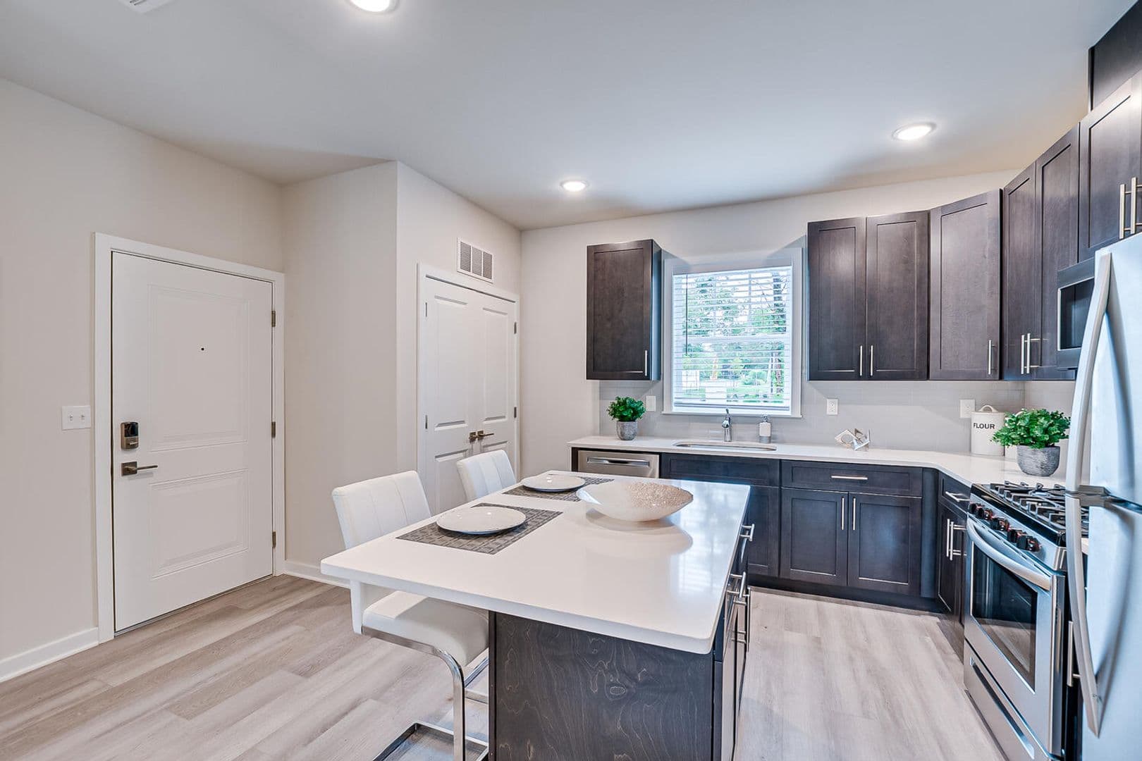 Edison Apartment: 463 Old Post Road