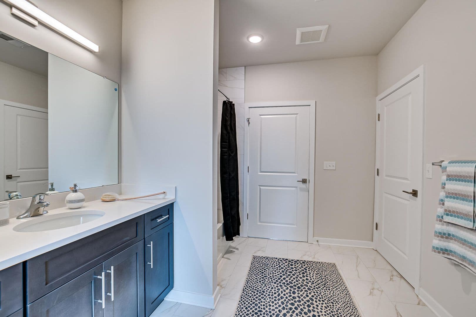 Edison Apartment: 463 Old Post Road