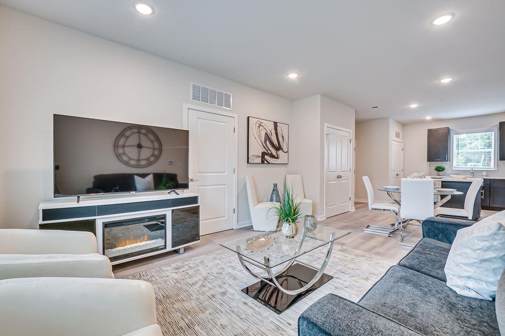 Edison Apartment: 463 Old Post Road