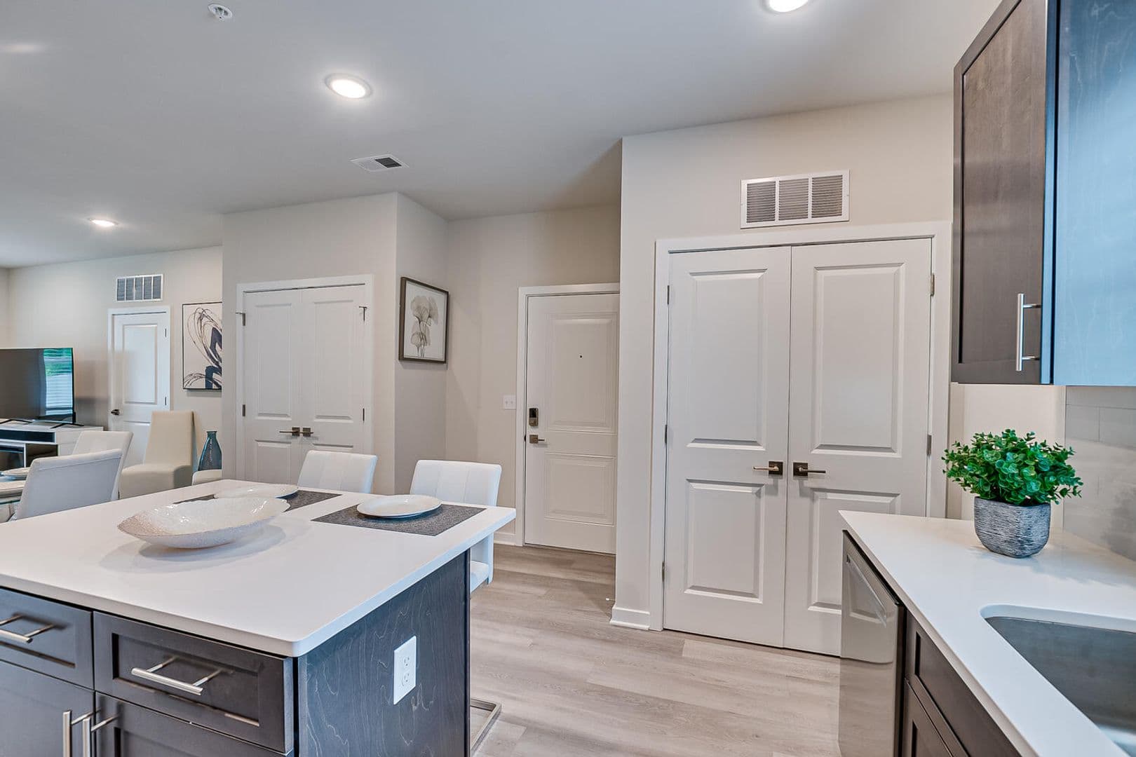 Edison Apartment: 463 Old Post Road