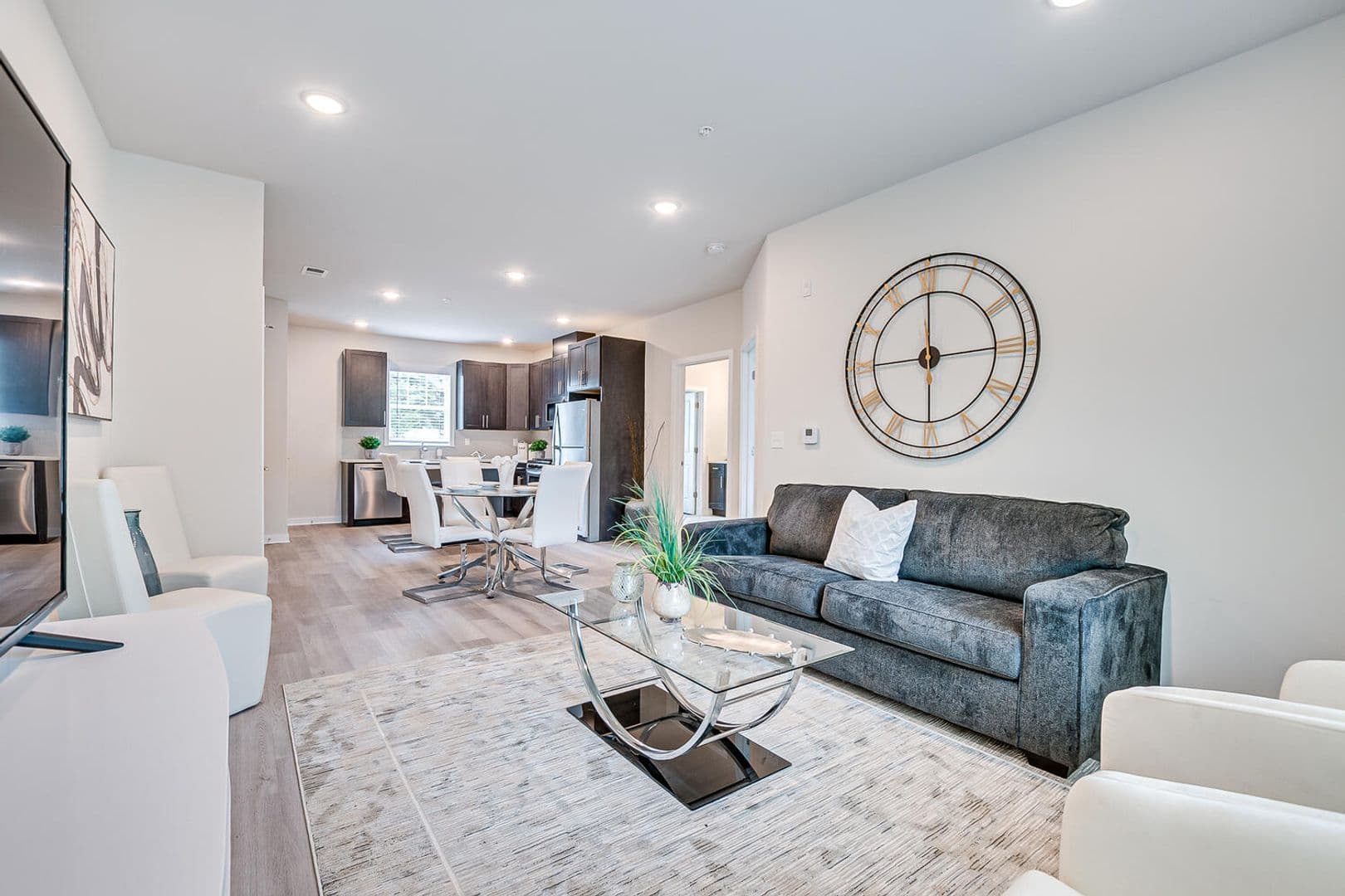Edison Apartment: 463 Old Post Road