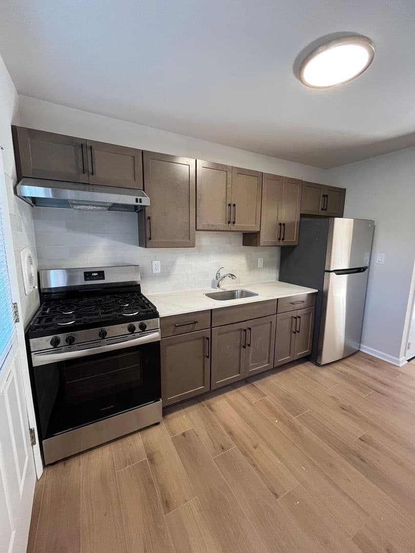 Edison Apartment: 1985 Route 27