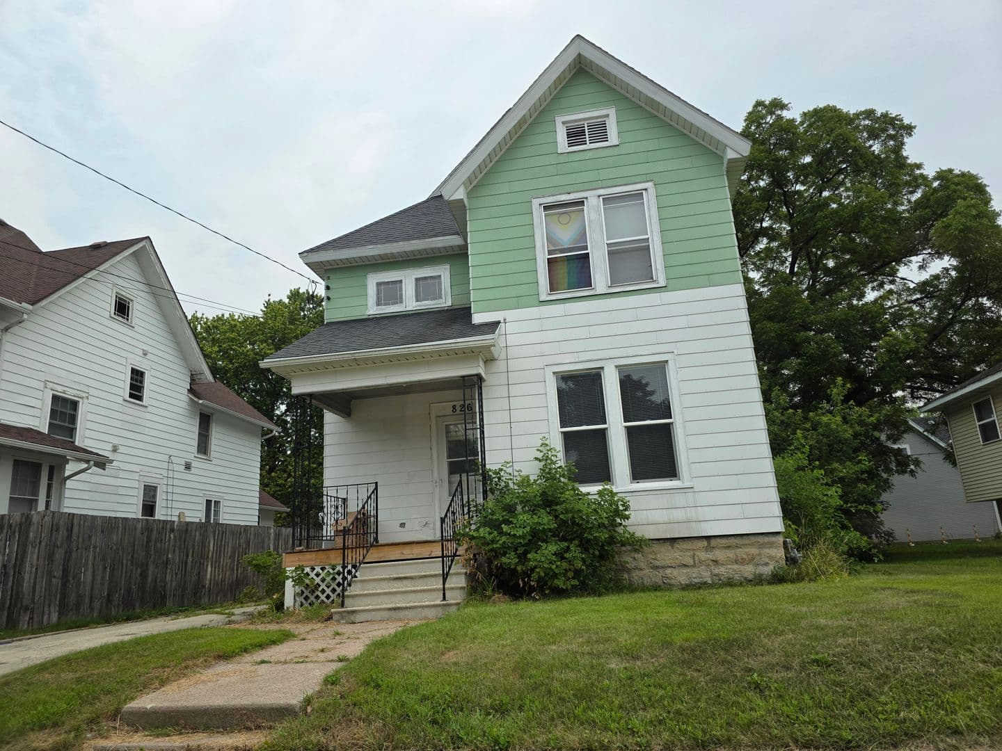 Oshkosh Apartment: 826 Wright Street