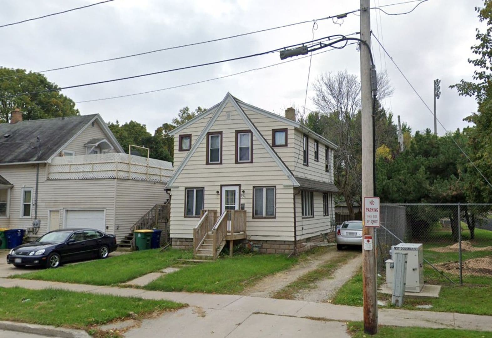 Green Bay House: 935 Dousman Street