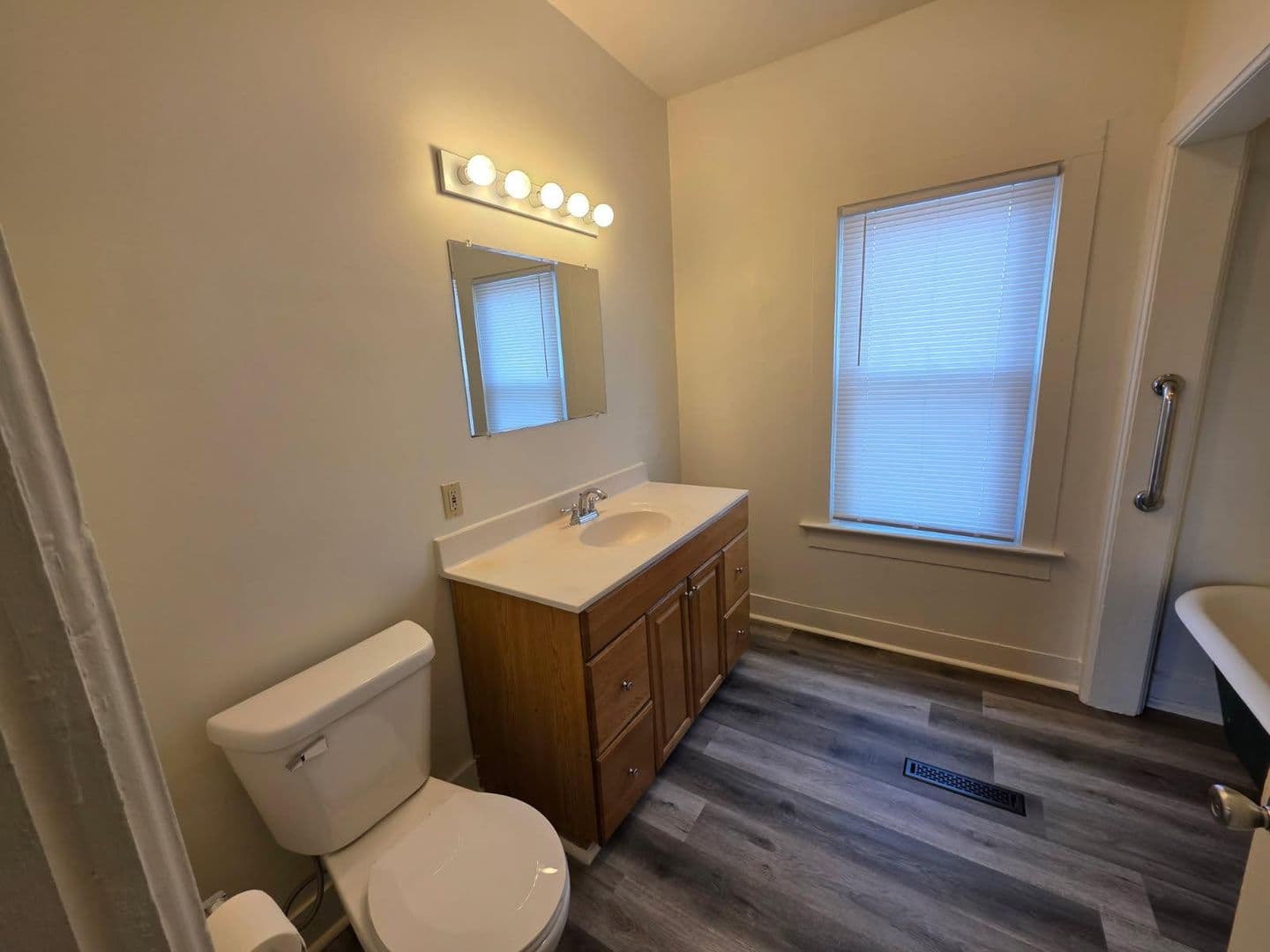 Green Bay House: 1011 Shawano Avenue