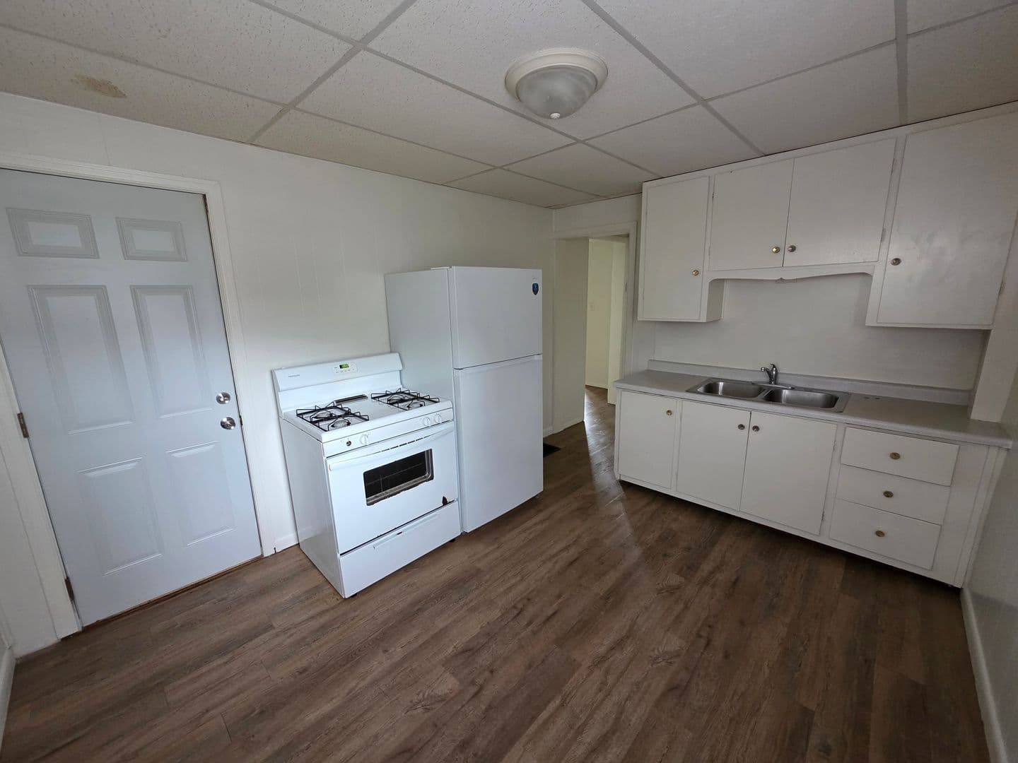 Oshkosh Apartment: 826 Wright Street