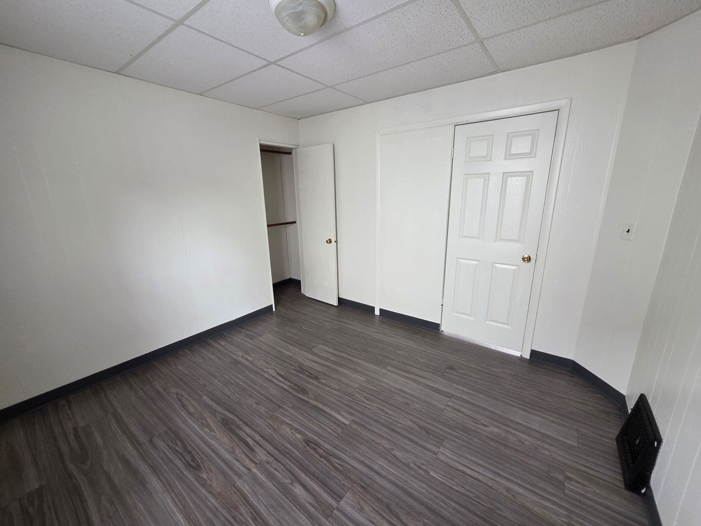 Oshkosh Apartment: 826 Wright Street