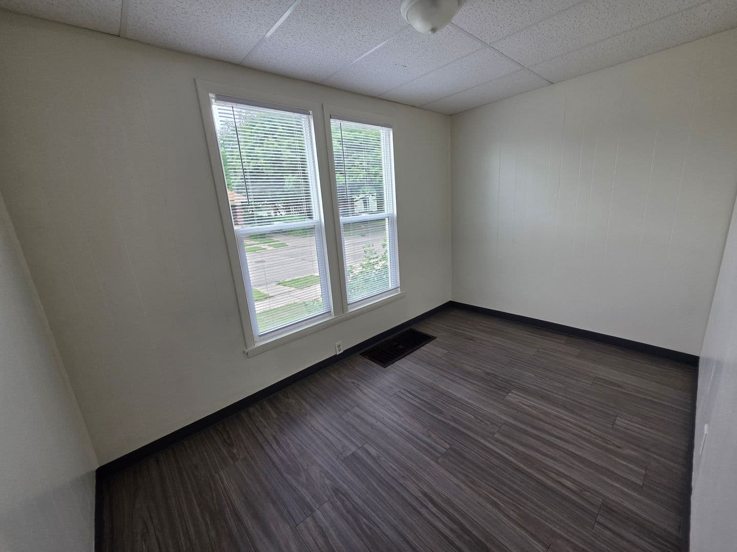 Oshkosh Apartment: 826 Wright Street