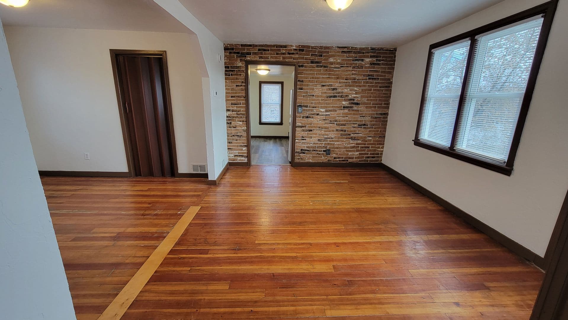 Green Bay House: 1168 1/2 Shawano Avenue