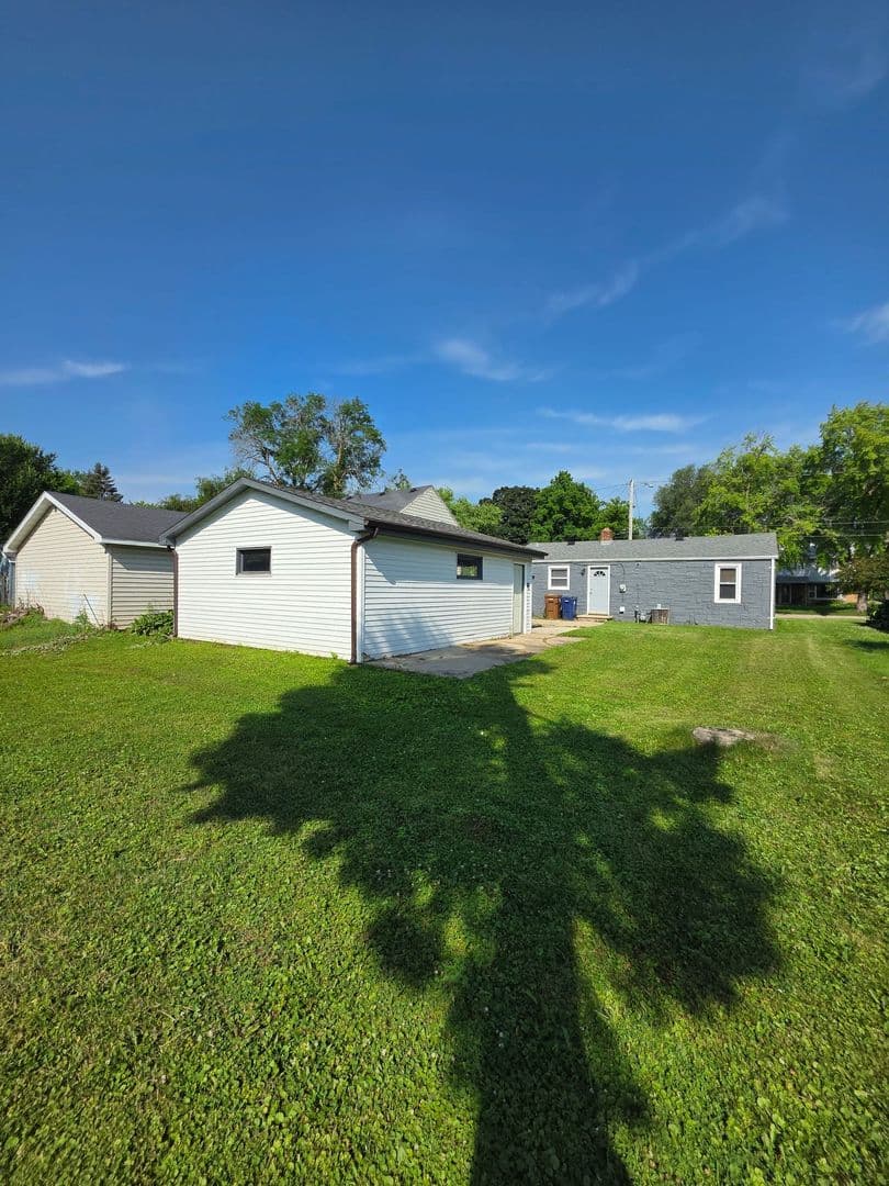 Menasha House: 753 Appleton Road