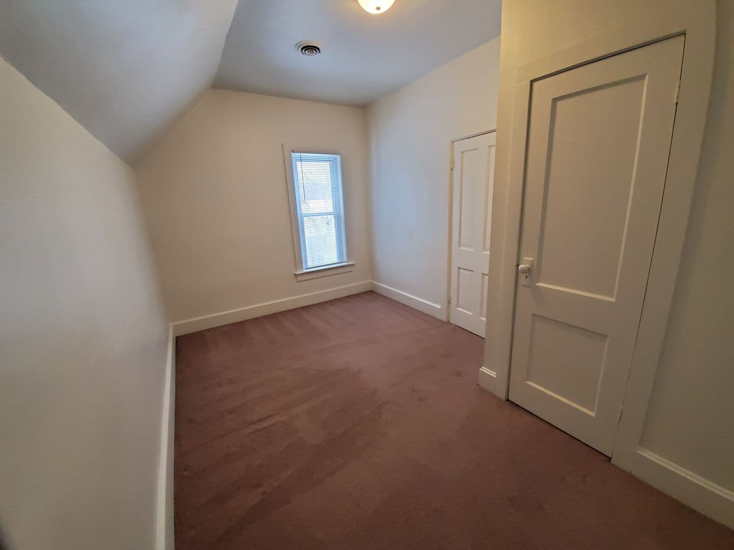 Kaukauna House: 1117 1/2 Crooks Avenue