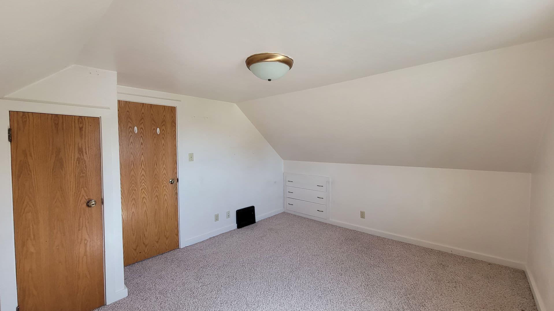 Oshkosh House: 520 Dove Street