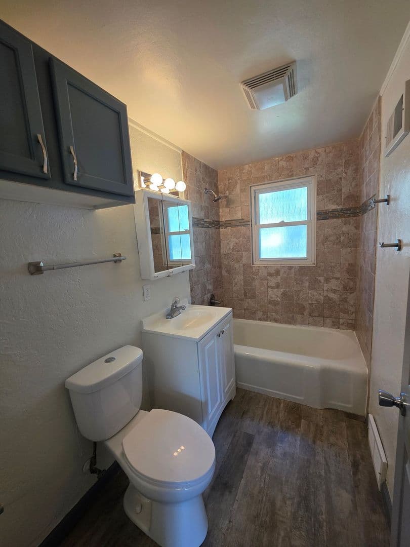 Menasha House: 753 Appleton Road