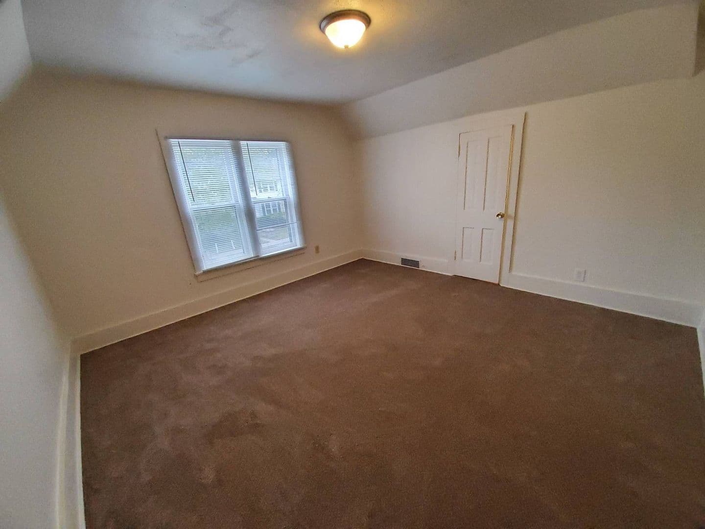 Appleton House: 702 N Oneida Street