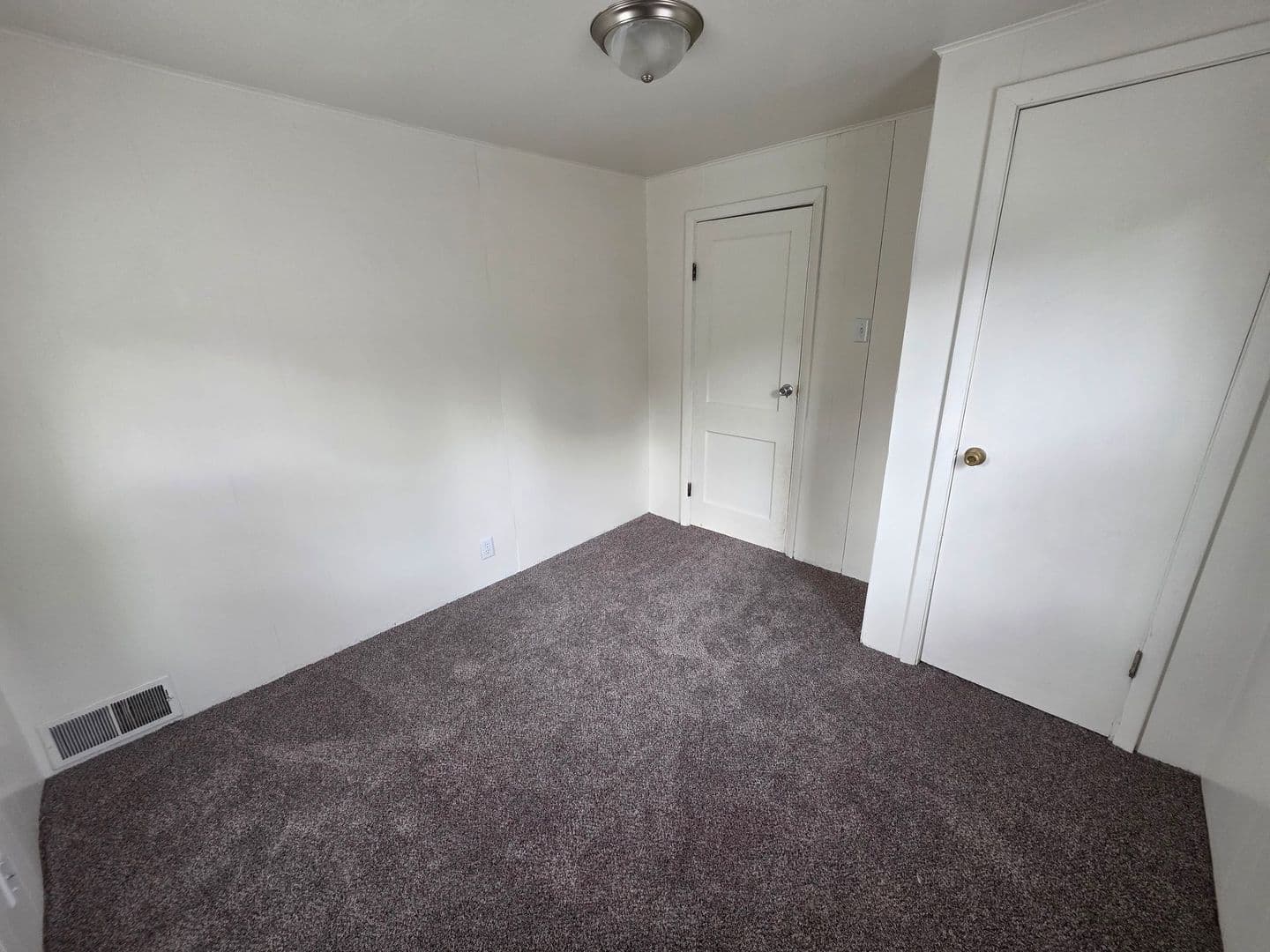 Green Bay House: 935 Dousman Street