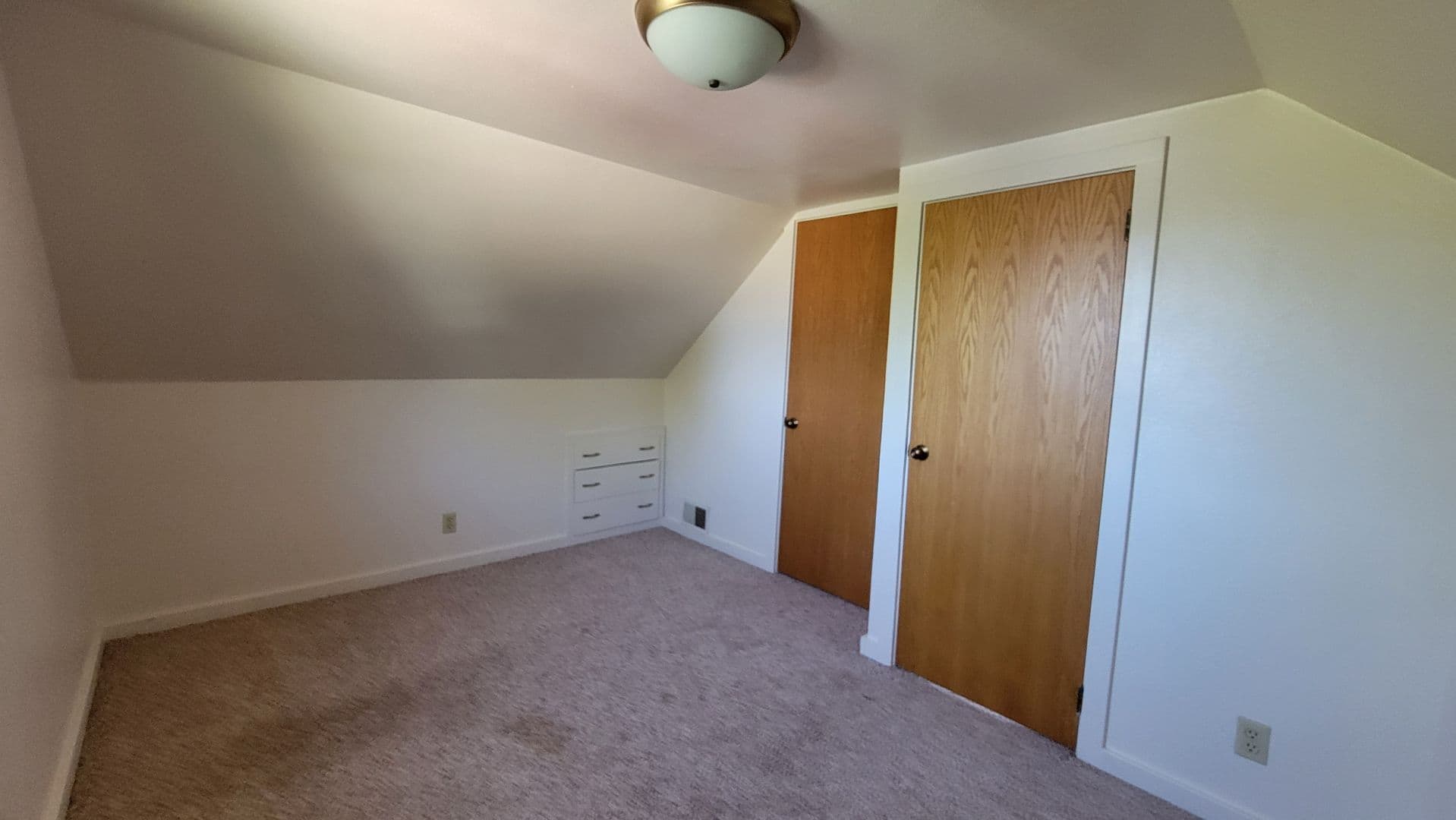 Oshkosh House: 520 Dove Street
